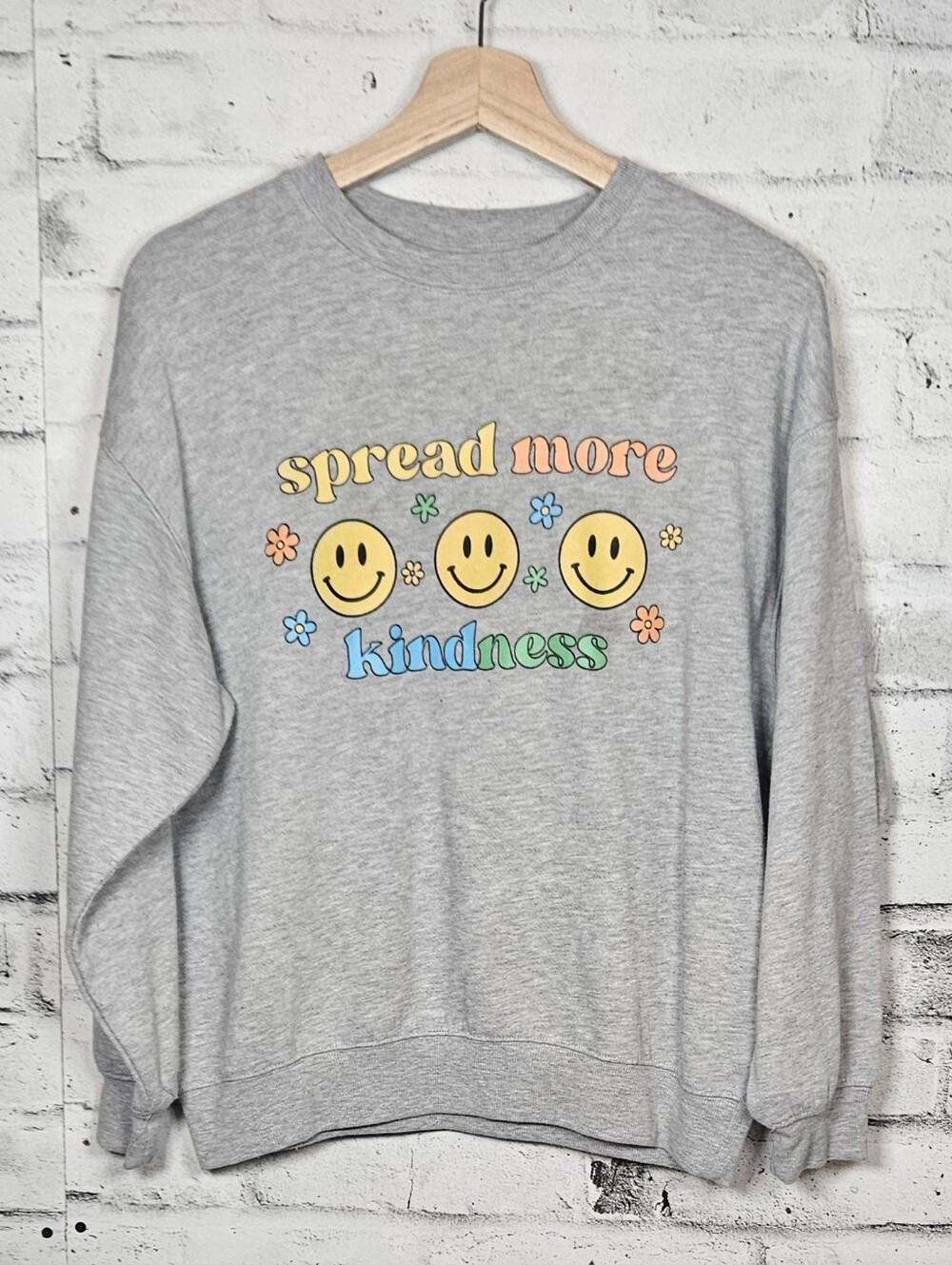 Streetwear Society Spread More Kindness Graphic Sweatshirt Gray Size S P